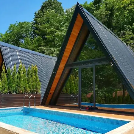 Deniz Aral Tiny House אתר קמפינג איסטמבול